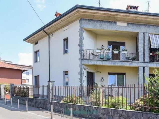 Villa Indipendente in vendita a Giussano, Lombardia