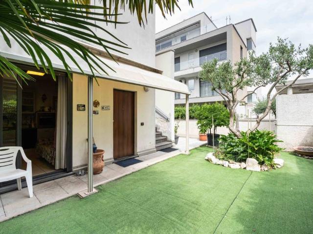 Villa Indipendente in vendita a Giussano, Lombardia