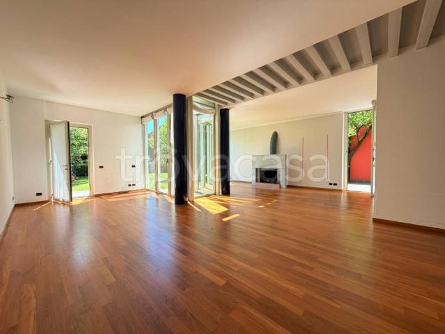 Villa Indipendente in vendita a Gorle, Lombardia