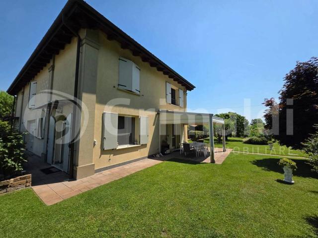 Villa Indipendente in vendita a Unione Terre di Pianura, Granarolo Dell'emilia