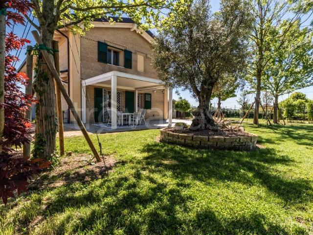 Villa Indipendente in vendita a Unione Terre di Pianura, Granarolo Dell'emilia