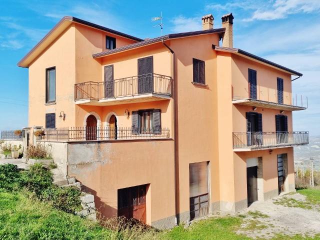 Villa Indipendente in vendita a Guardia Lombardi, Campania
