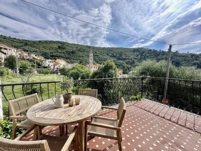 Villa Indipendente in vendita a Imperia, Liguria