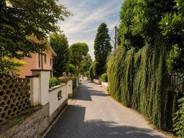 Villa Indipendente in vendita a Villa Romanò, Inverigo