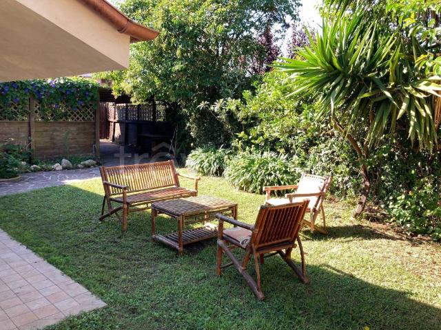 Villa Indipendente in vendita a Marina di San Nicola, Roma Capitale