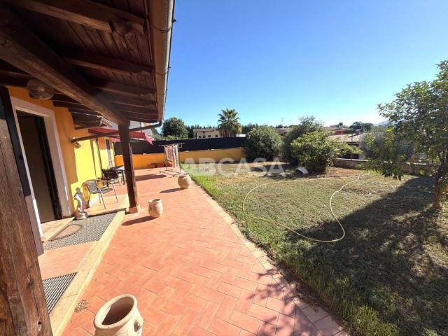 Villa Indipendente in vendita a Valle Mazzone, Roma Capitale