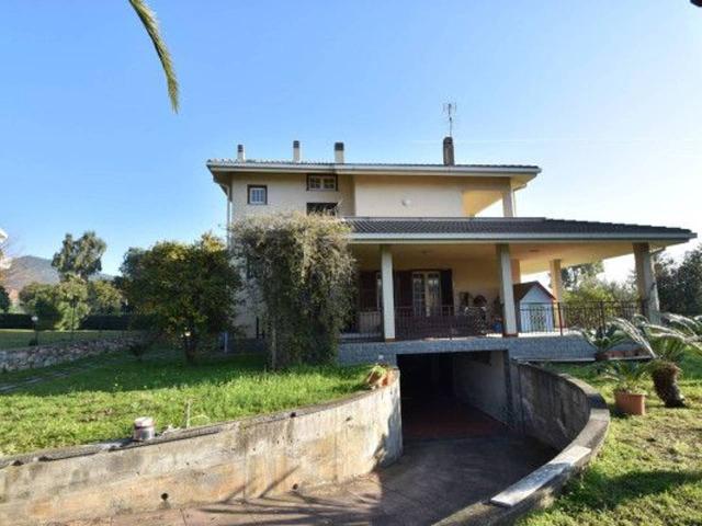 Villa Indipendente in vendita a Loano, Liguria