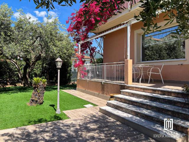 Villa Indipendente in vendita a Loano, Liguria