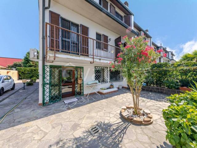 Villa Indipendente in vendita a Locate di Triulzi, Lombardia