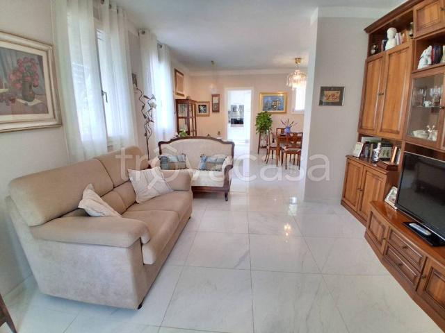 Villa Indipendente in vendita a Bagni Di Lucca Ponte, Toscana