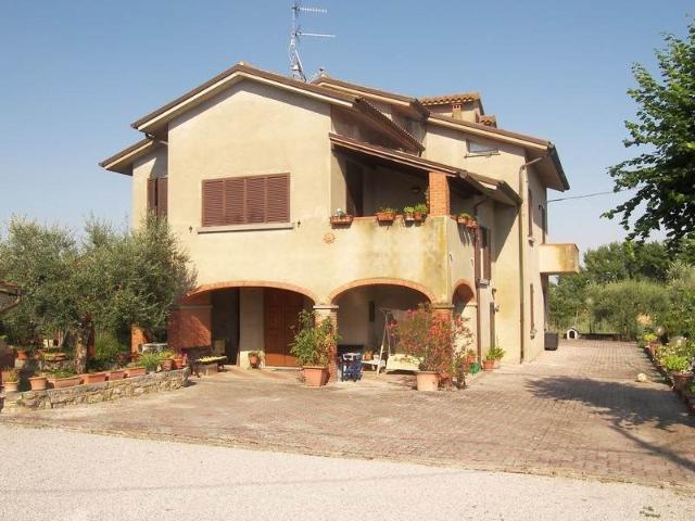 Villa Indipendente in vendita a Lucignano, Toscana