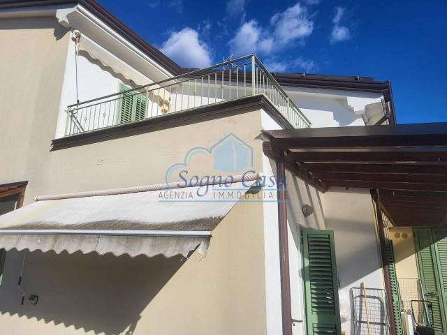 Villa Indipendente in vendita a Dogana, Luni