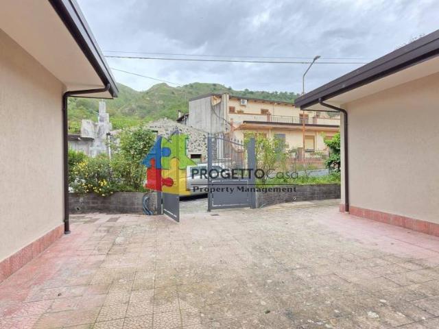 Villa Indipendente in vendita a Malvagna, Sicilia