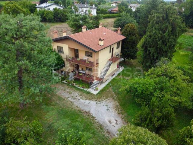 Villa Indipendente in vendita a Manzano, Friuli-Venezia Giulia
