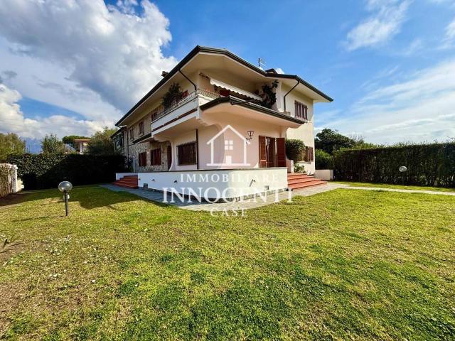 Villa Indipendente in vendita a Poggiolo, Marina Di Massa