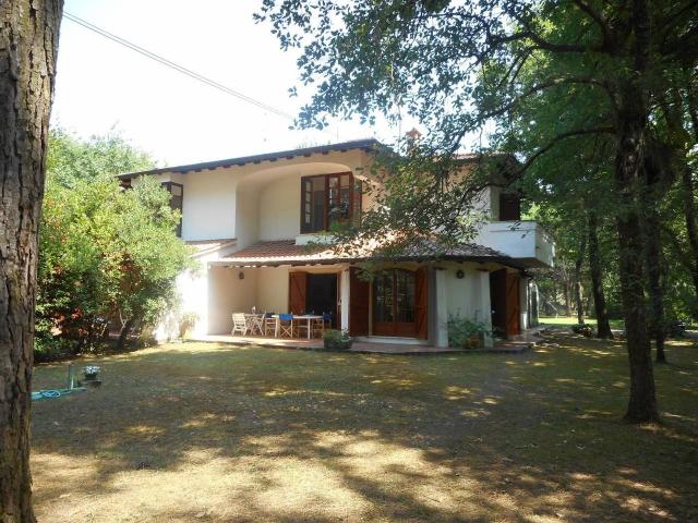 Villa Indipendente in vendita a Marina Di Massa, Toscana
