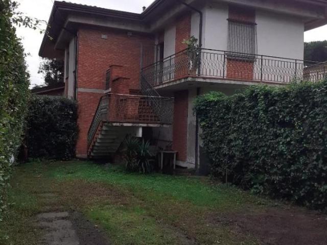 Villa Indipendente in vendita a Marina Di Massa, Toscana