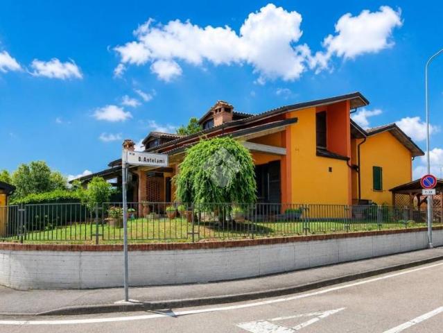 Villa Indipendente in vendita a Medesano