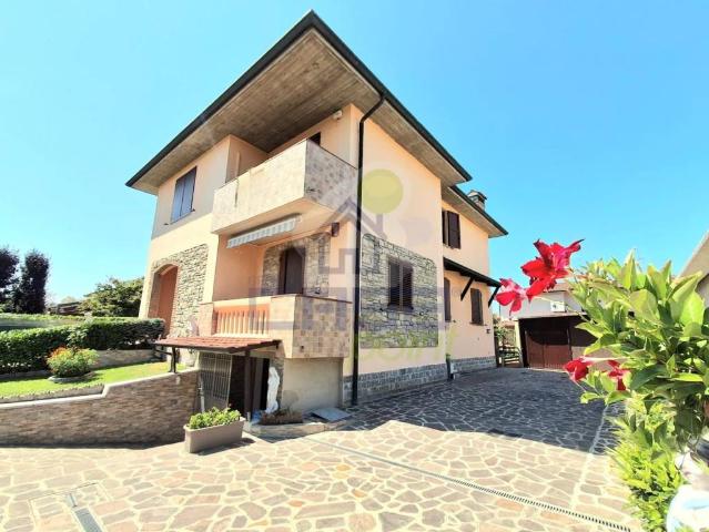 Villa Indipendente in vendita a Misano Gera D'adda, Lombardia