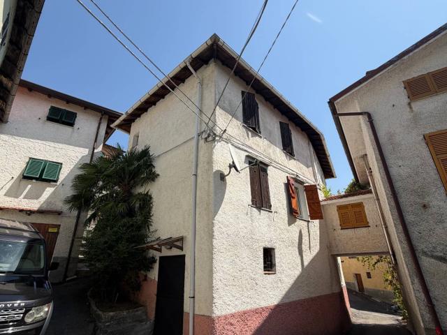 Villa Indipendente in vendita a Vobbia, Liguria