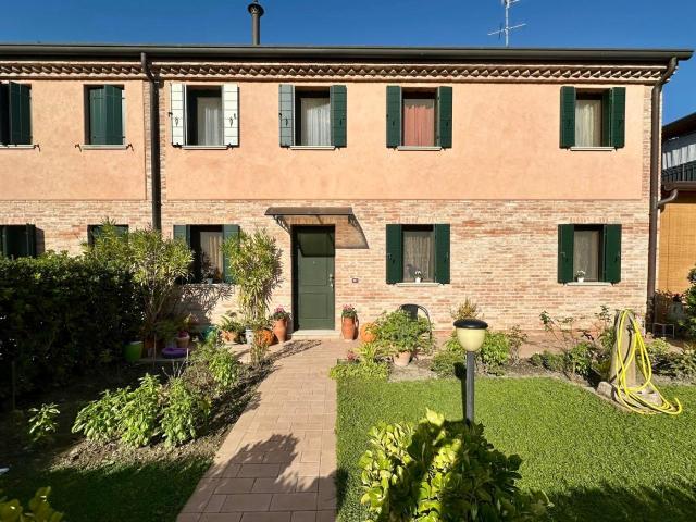 Villa Indipendente in vendita a Montagnana, Veneto