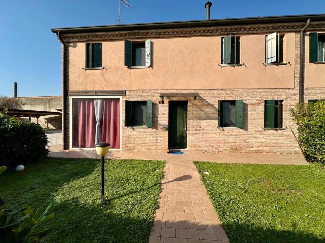 Villa Indipendente in vendita a Montagnana, Veneto