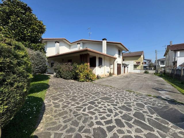 Villa Indipendente in vendita a Montagnana, Veneto