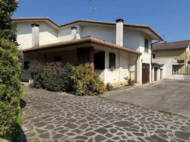 Villa Indipendente in vendita a Montagnana, Veneto