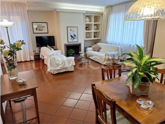 Villa Indipendente in vendita a Montecatini Terme, Toscana