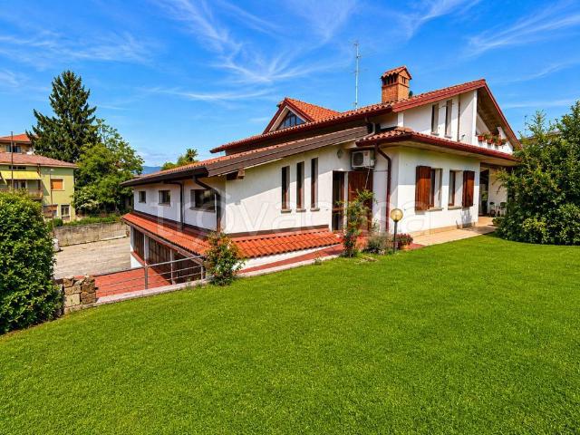 Villa Indipendente in vendita a Montello, Lombardia