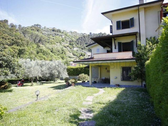 Villa Indipendente in vendita a Capanne, Montignoso