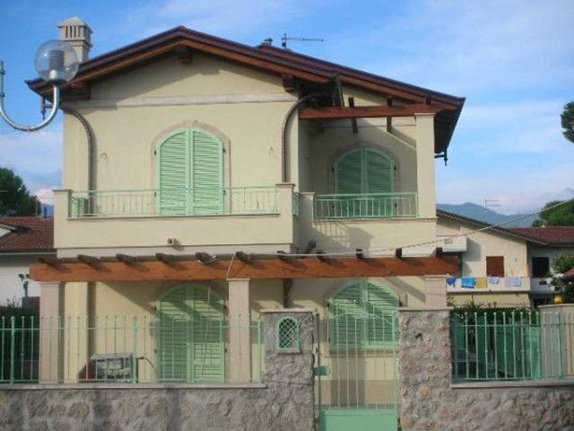 Villa Indipendente in vendita a Piazza, Montignoso