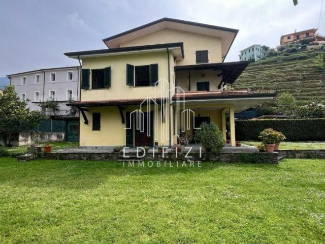 Villa Indipendente in vendita a Prato, Montignoso