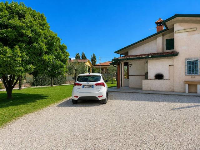 Villa Indipendente in vendita a Montignoso, Toscana