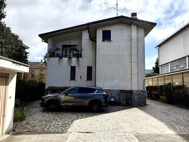 Villa Indipendente in vendita a Sant'Albino, Monza