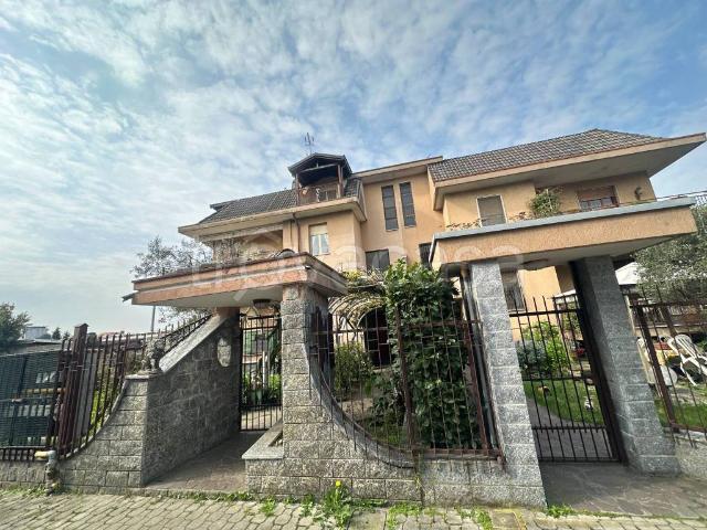 Villa Indipendente in vendita a Muggiò, Lombardia