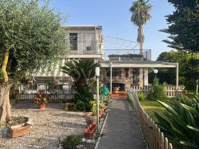 Villa Indipendente in vendita a Borgo Medievale, Roma Capitale