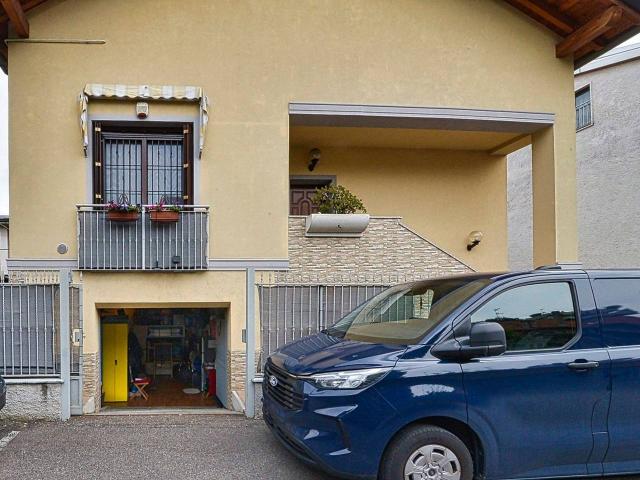 Villa Indipendente in vendita a Nova Milanese, Lombardia