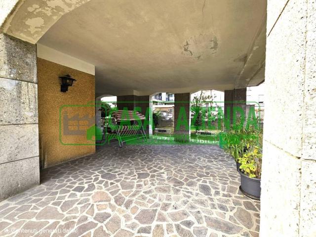 Villa Indipendente in vendita a Nova Milanese, Monza e della Brianza