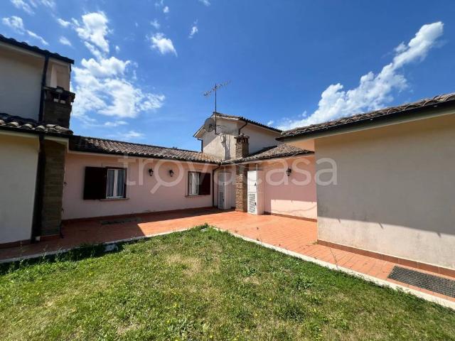 Villa Indipendente in vendita a Oriolo Romano, Lazio