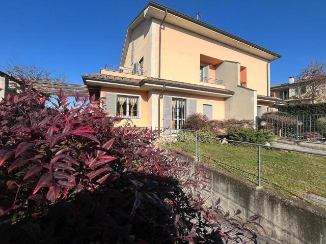 Villa Indipendente in vendita a Ozzero, Lombardia