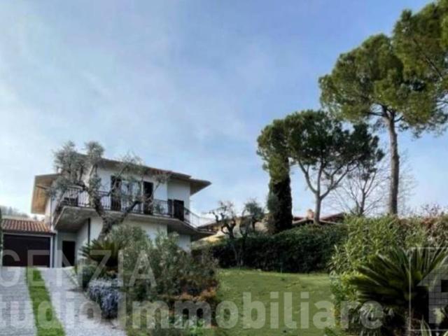 Villa Indipendente in vendita a Padenghe Sul Garda, Lombardia