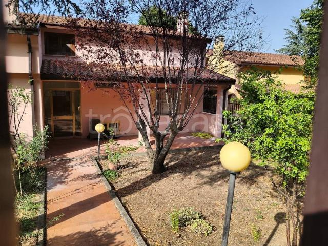 Villa Indipendente in vendita a Lacugnano, Perugia