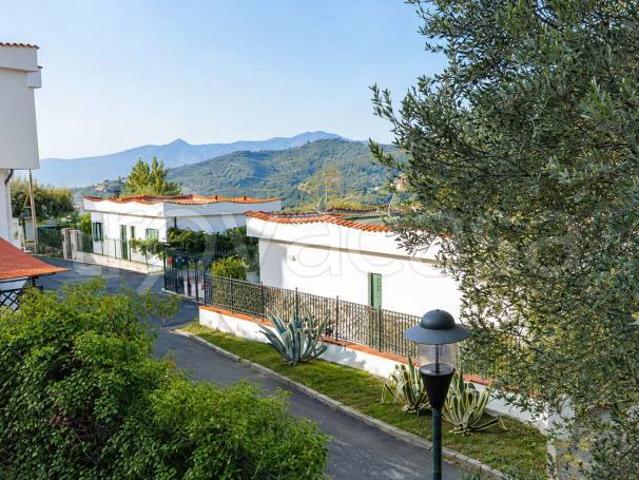 Villa Indipendente in vendita a Pietra Ligure, Liguria