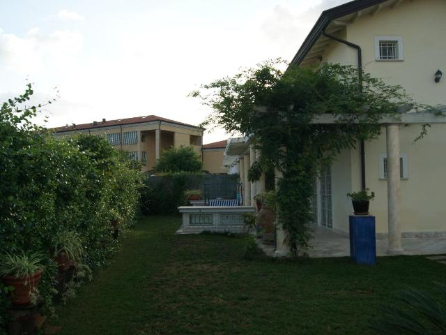 Villa Indipendente in vendita a Tonfano, Toscana