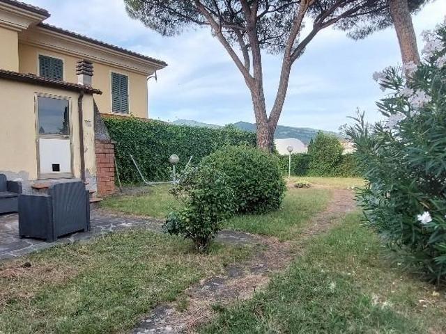 Villa Indipendente in vendita a Lo Sperone, Pistoia