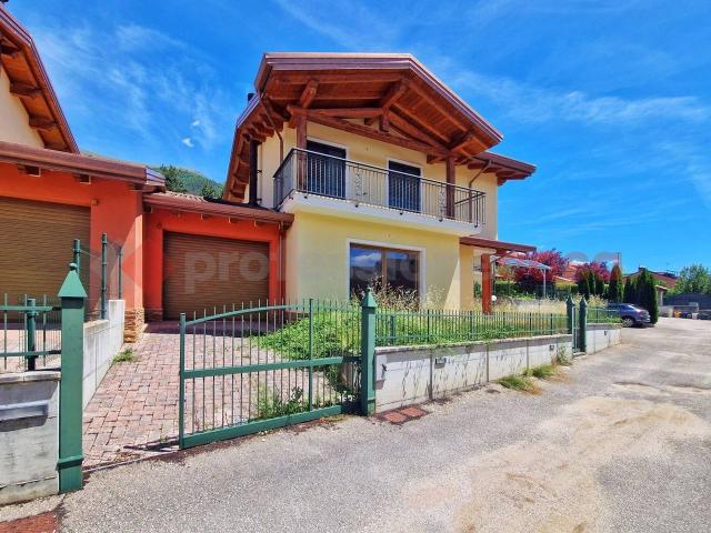 Villa Indipendente in vendita a Pizzoli, Abruzzo