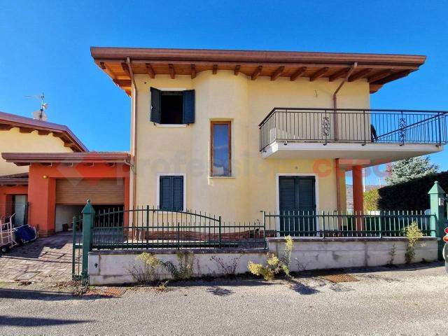Villa Indipendente in vendita a Pizzoli, Abruzzo