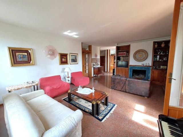 Villa Indipendente in vendita a Lecchi, Toscana