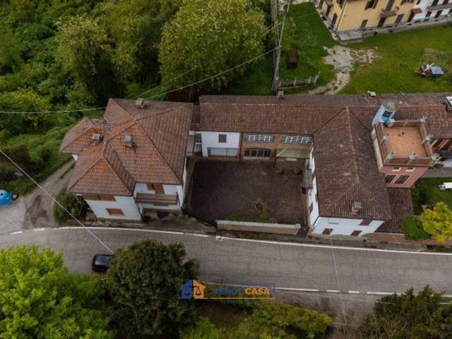 Villa Indipendente in vendita a Piemonte, Asti